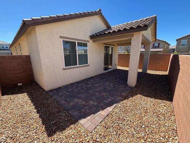 Building Photo - Beautifully Upgraded Single-Story 2BED/2BA...