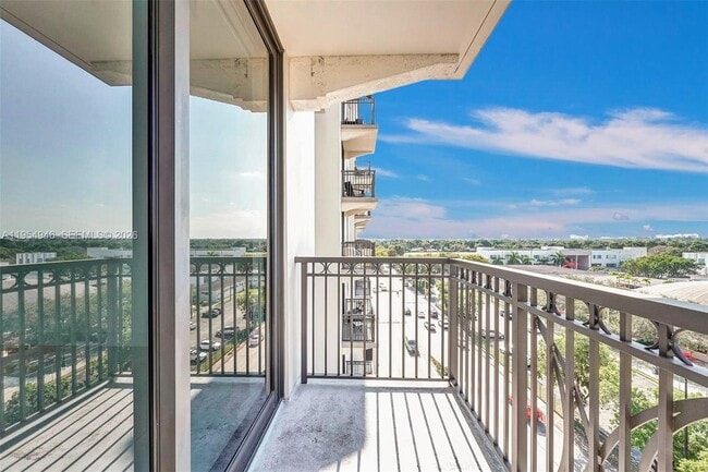 Building Photo - 301 Altara Ave