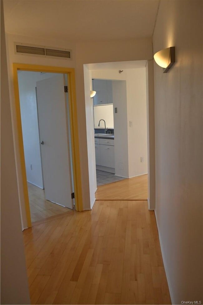 Building Photo - 4 Martine Ave