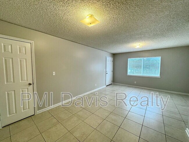 Building Photo - 1845 Lindberg Dr