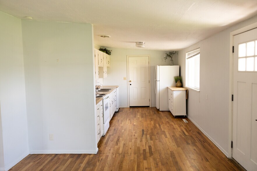 Building Photo - 1316 Kent Cir