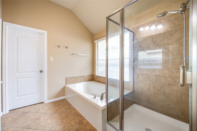 Building Photo - 5615 Stoneridge Ct