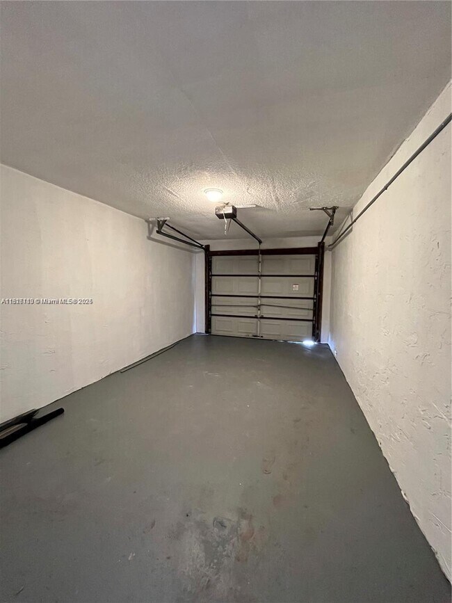 Building Photo - 6520 NW 98th Terrace