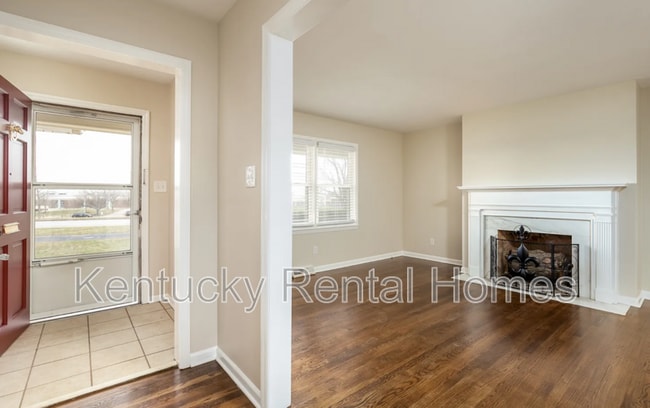 Building Photo - 305 Lakeshore Dr