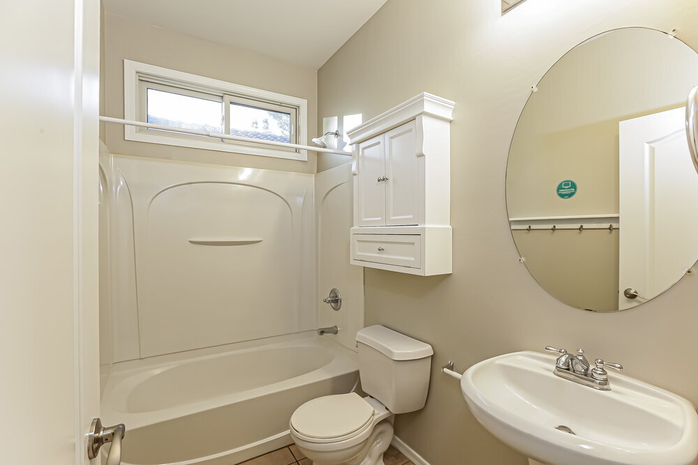 Building Photo - 2121 E Huntington Dr