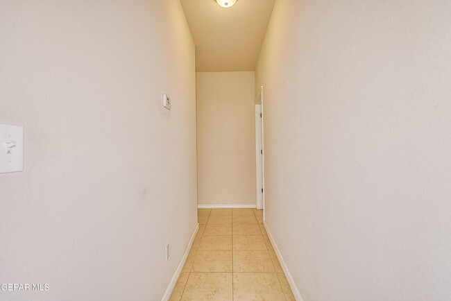 Building Photo - 5601 Valley Maple Dr