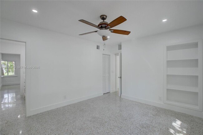 Building Photo - 616 SW 11th Ct