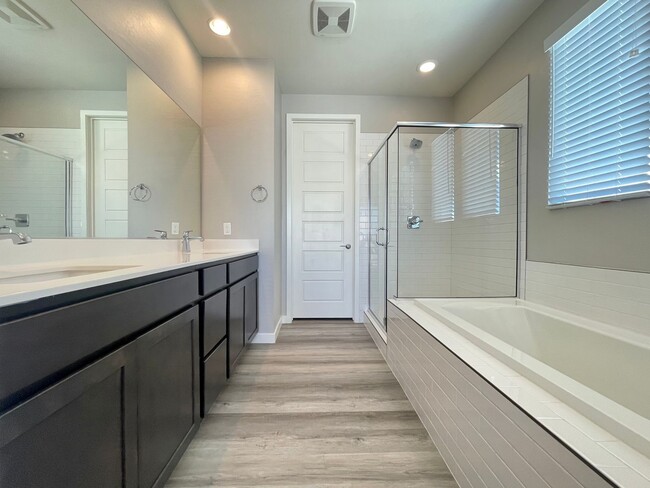 Building Photo - This spectacular 3-bed condo located acros...