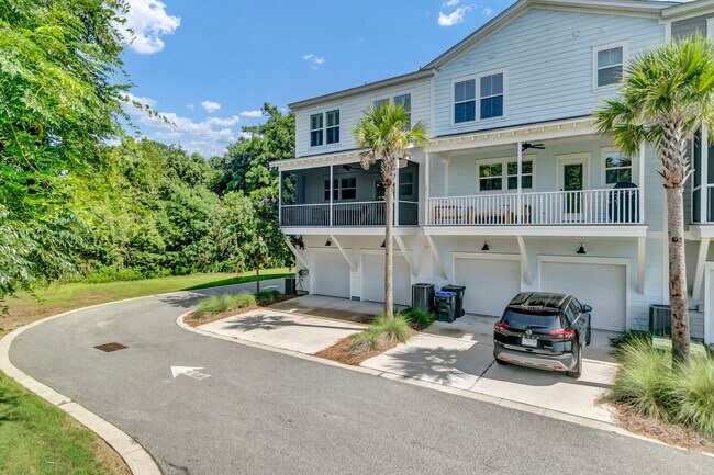 Building Photo - 123 Sabal Ct
