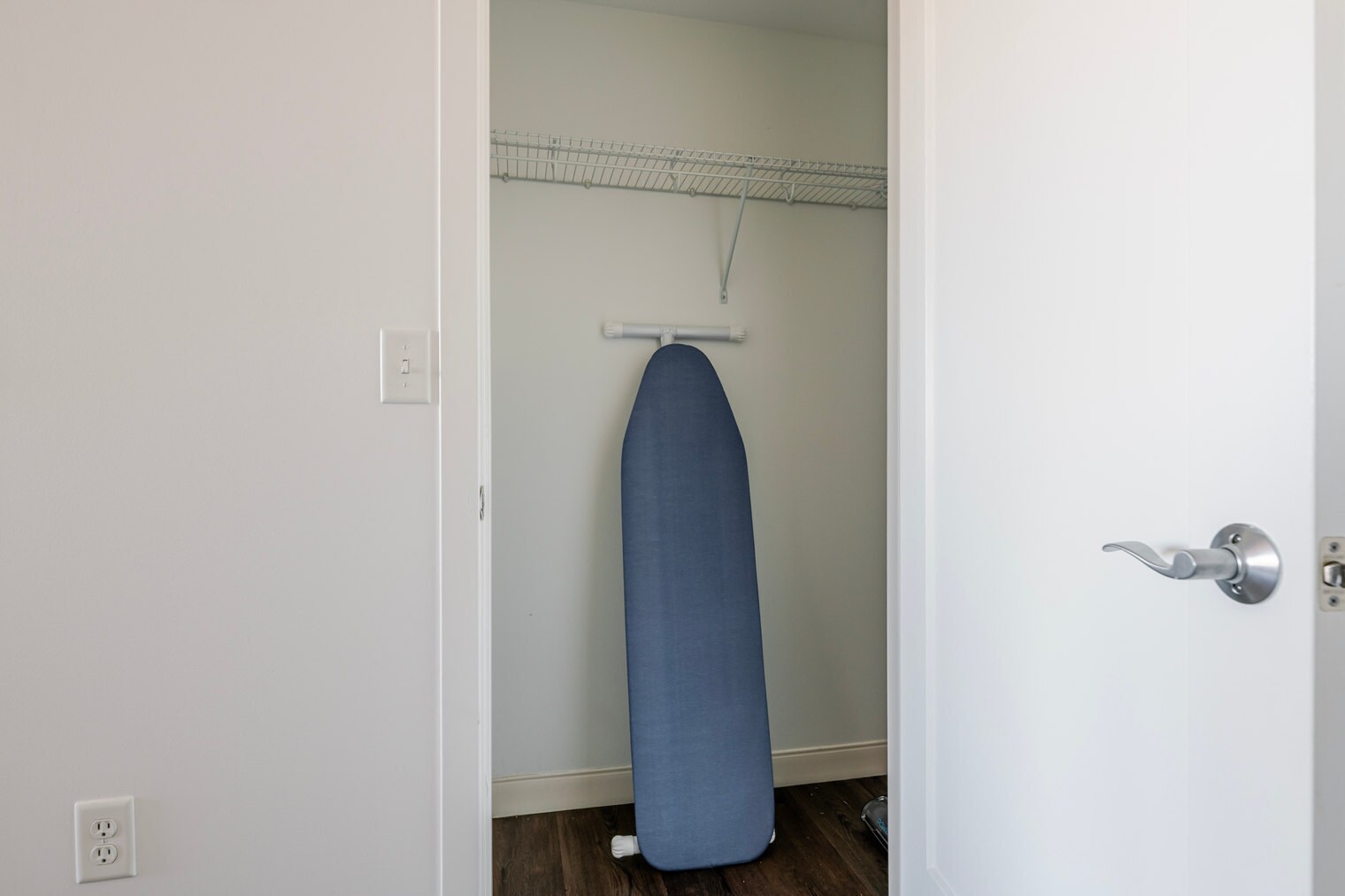 Building Photo - 245 Walnut St