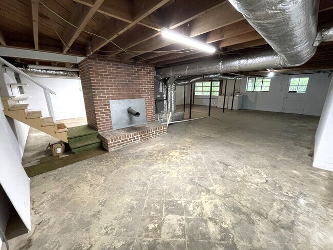 Building Photo - 1605 Cherokee Rd