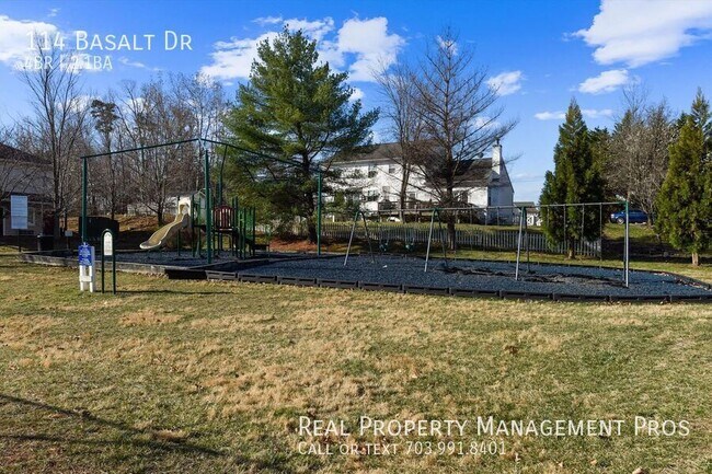 Building Photo - 114 Basalt Dr