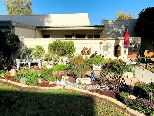 Building Photo - 956 Calle Aragon