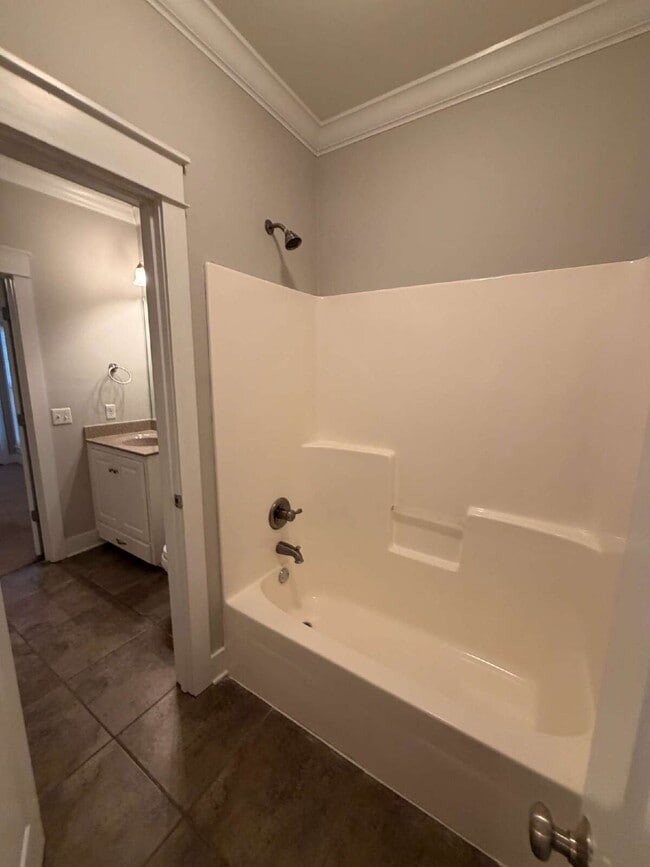 Building Photo - Available now FOR RENT in Dothan, AL!!