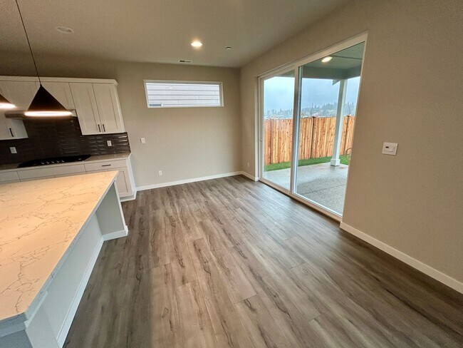 Building Photo - Stunning BRAND NEW 3 bed 2.5 bath home in ...