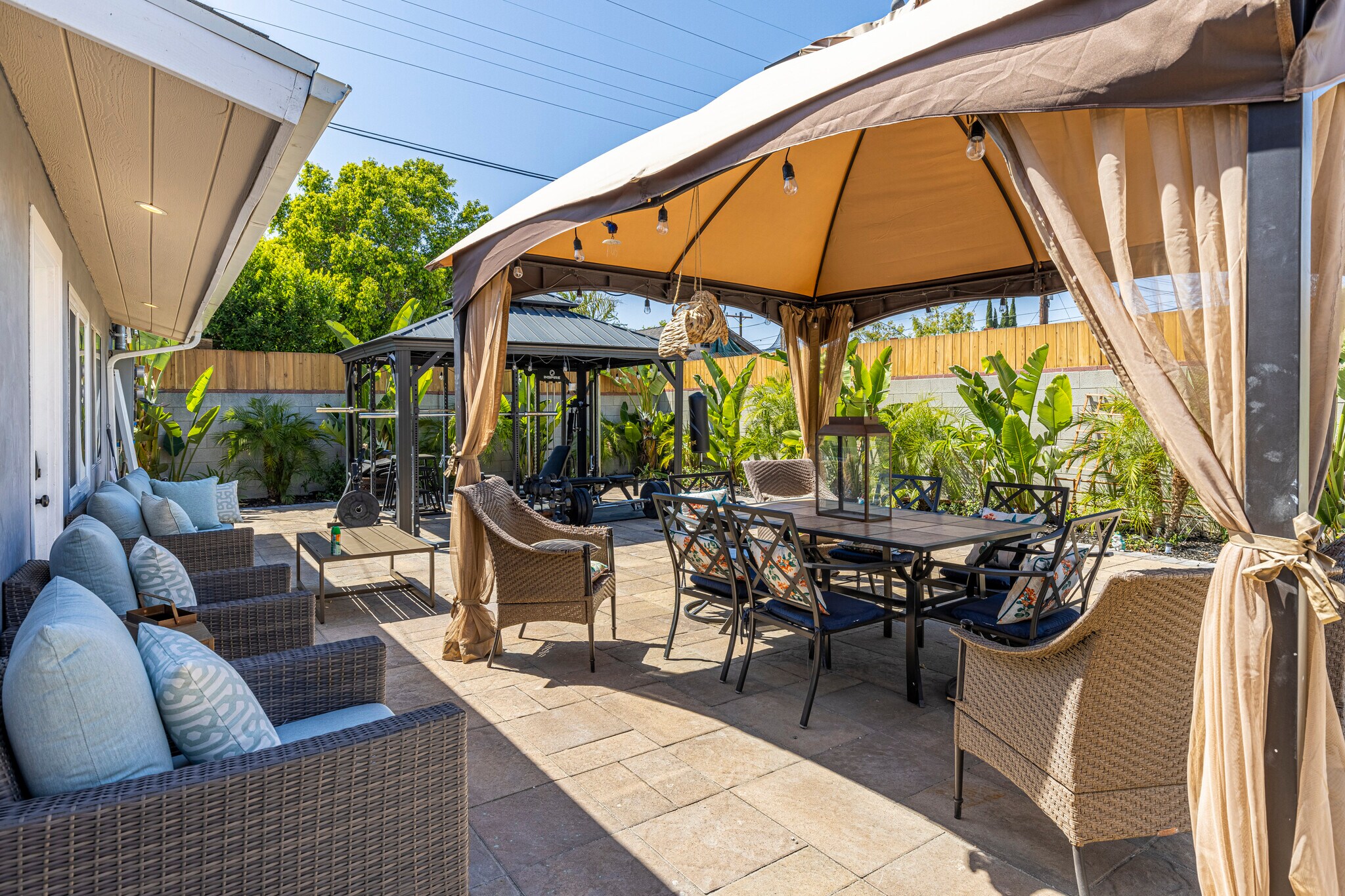 Building Photo - 8143 Hinds Ave