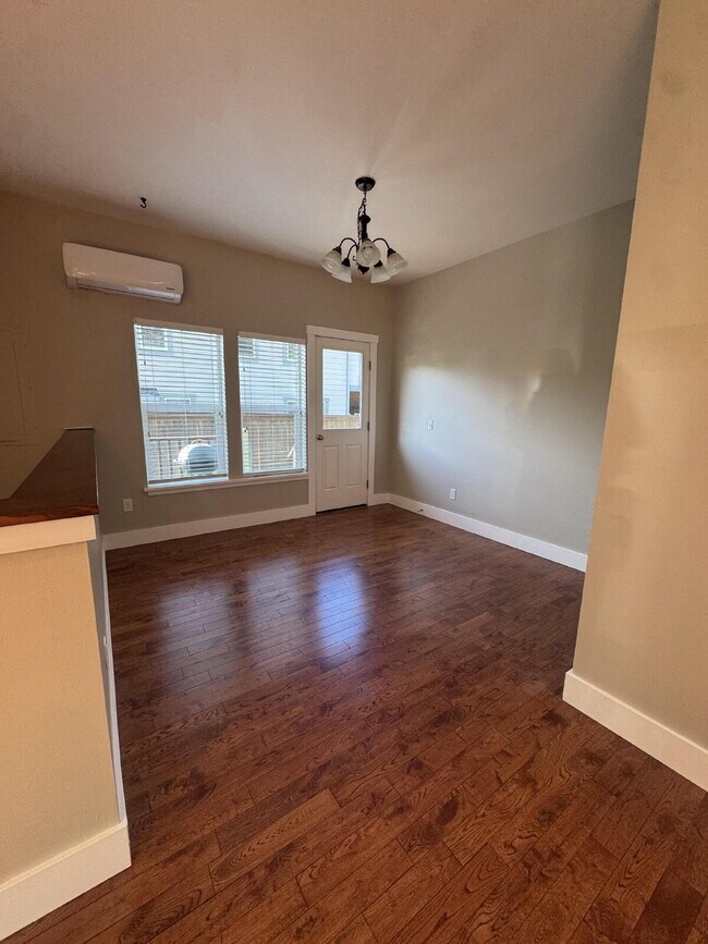 Building Photo - Single-family 3-bedroom home in a desirable neighborhood in town!