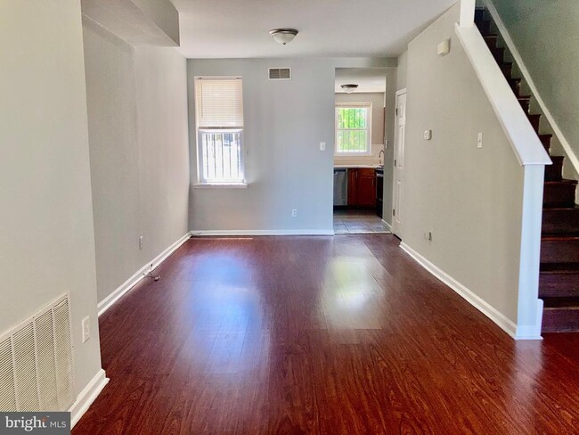 Primary Photo - 5258 Hazel Ave