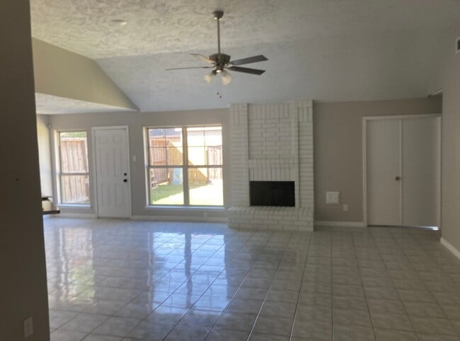 Building Photo - 6902 Oakmantle Dr