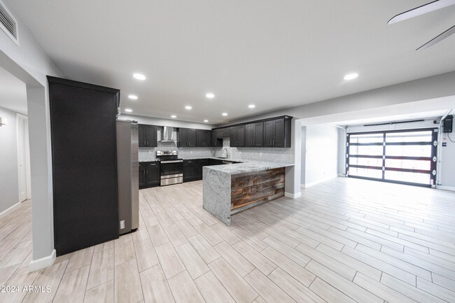 Building Photo - 2926 S Dromedary Dr