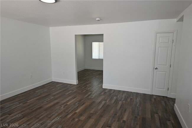 Building Photo - 1007 C St