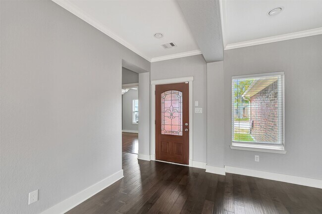 Building Photo - 315 Tilden Dr