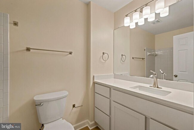 Building Photo - 7937 Valleyfield Dr