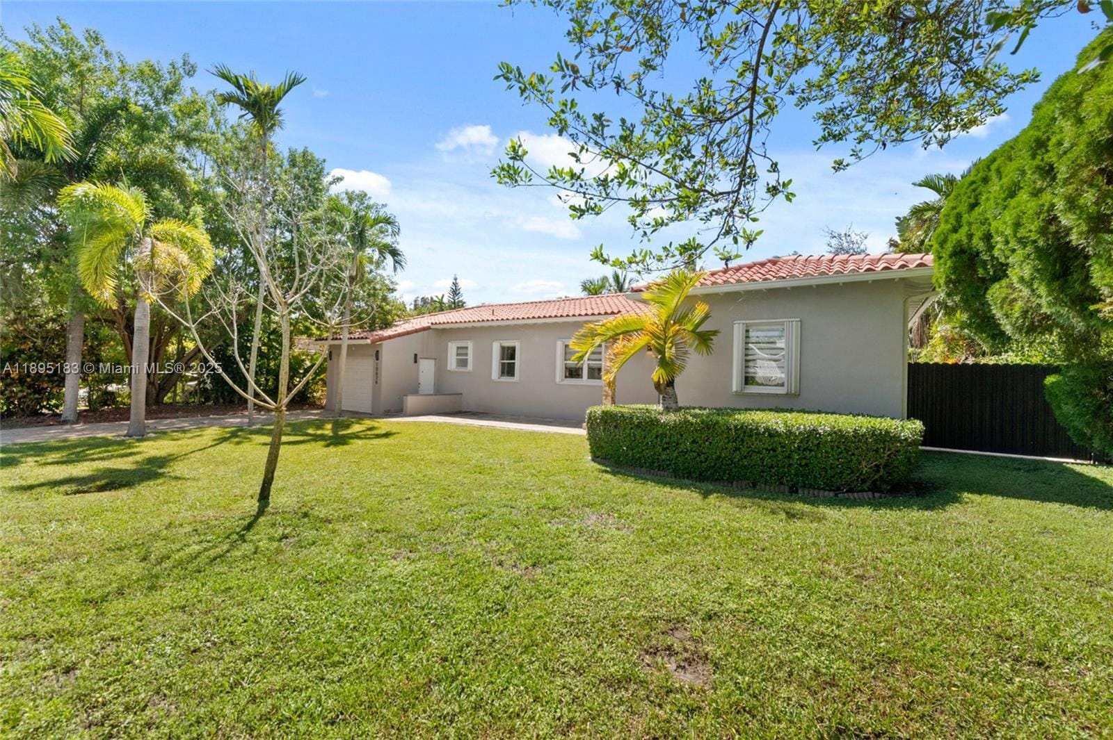 Building Photo - 10626 NE 10th Ct