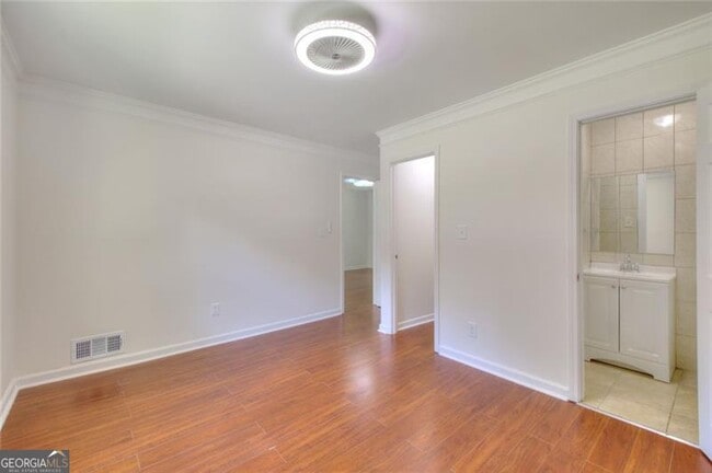 Building Photo - 3946 Green Oak Dr