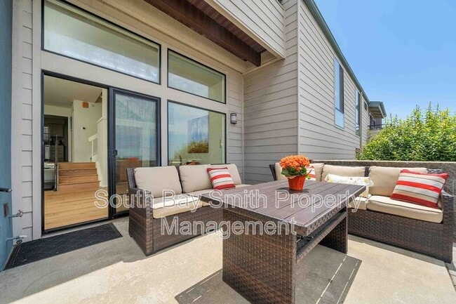 Building Photo - 420 Palos Verdes Blvd