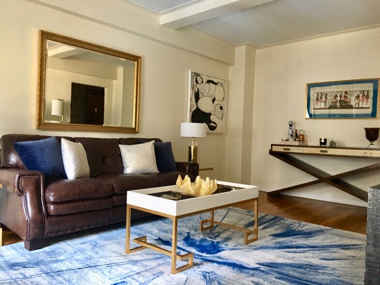 Building Photo - 227 E 57th St