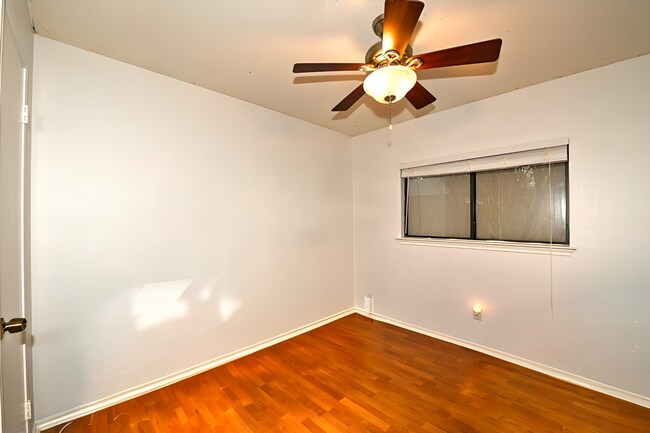 Building Photo - Spacious cozy home  |  Great location  |  2 bedroom  |  1 bath  |  1 car garage