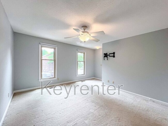 Building Photo - 128 Durwood Rd
