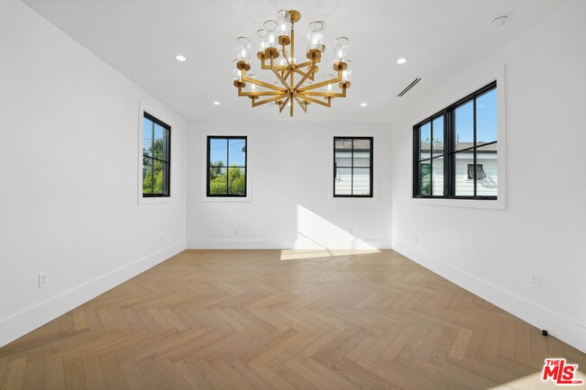 Building Photo - 4539 Longridge Ave