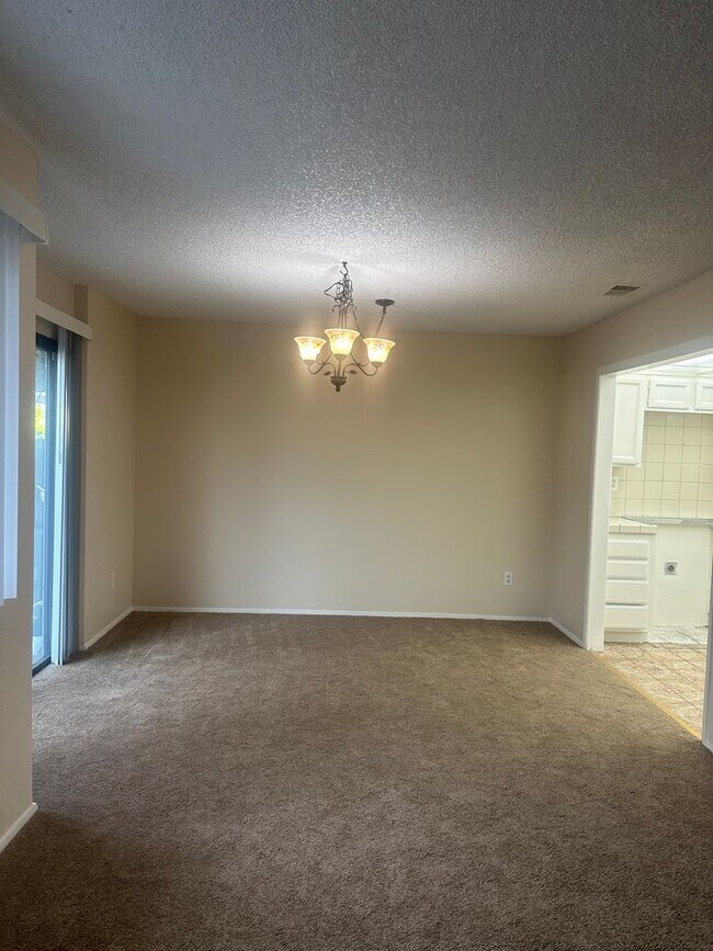 Building Photo - Charming 3-Bed/2.5-Bath Townhome with 2-Car Garage in Garden Grove