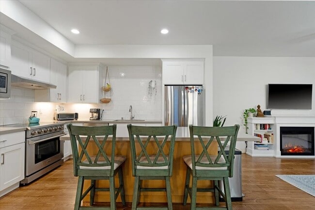 Building Photo - 912 Lundy Ln