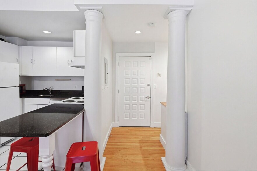 Building Photo - 20 Symphony Rd