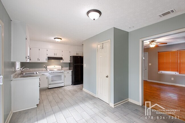 Building Photo - 4979 Paris Ave