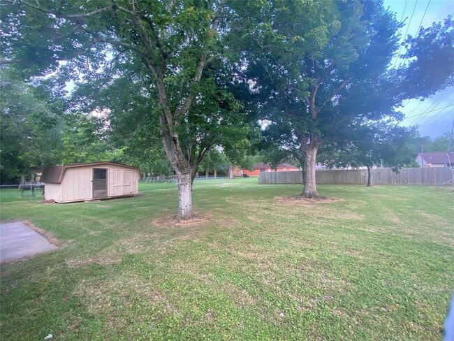 Building Photo - 105 Lazy Ln