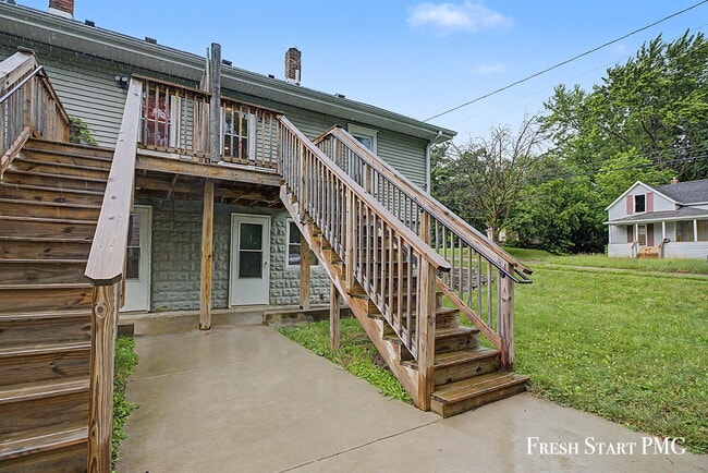 Building Photo - 1266 Clark St
