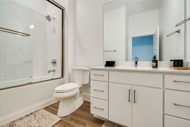 Building Photo - Fully Furnished near Soccer stadium