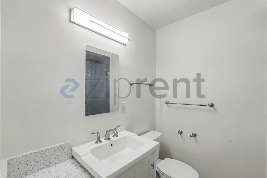 Building Photo - Unit