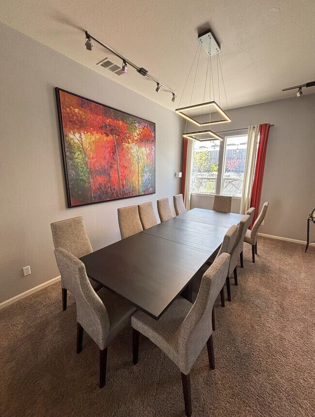 Building Photo - Sprawling Home Near UNR - One Level Living with 4 Beds - 3 Baths - 3 Car Garage