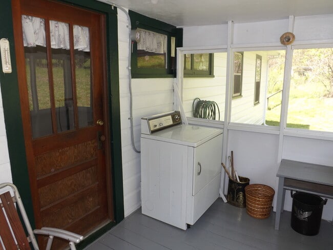 Building Photo - 3 Bedroom Home Close to WCU available 8/4/...