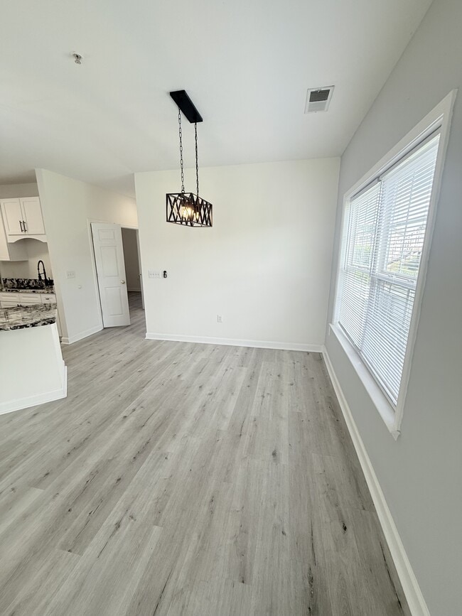Building Photo - 129 Ashley Park Dr