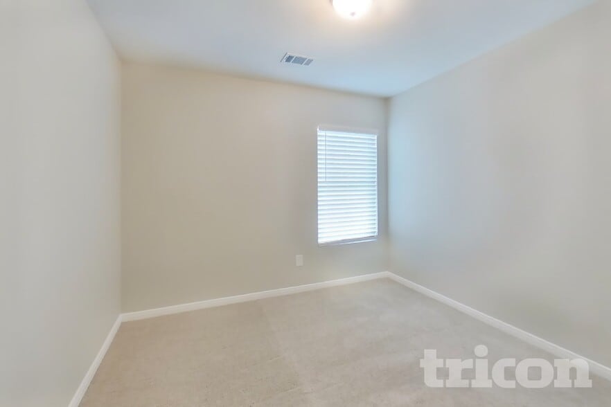 Building Photo - 15649 Del Norte Dr