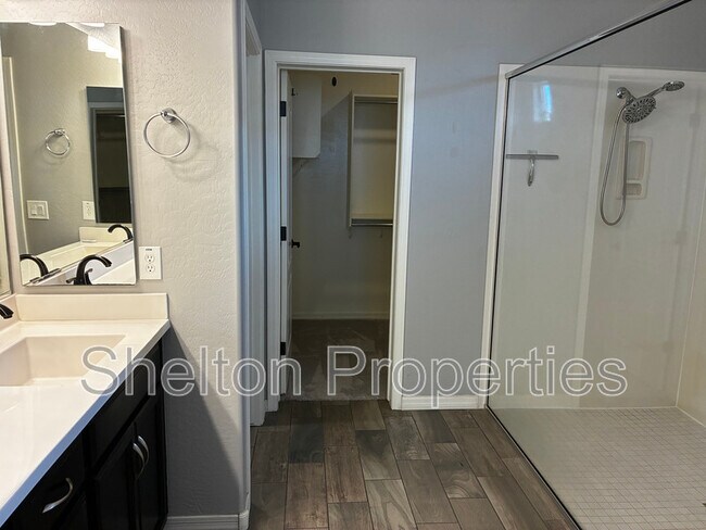 Building Photo - 10326 E Corbin Ave