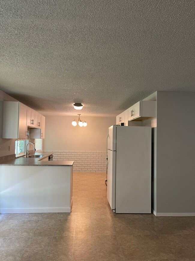 Building Photo - Nice Home with Large Backyard in Desirable...