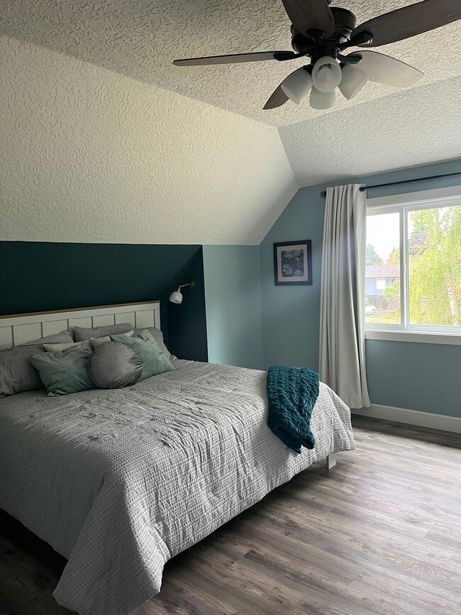 Building Photo - Felida Park- 4 Bedrooms on 1.5 Acres