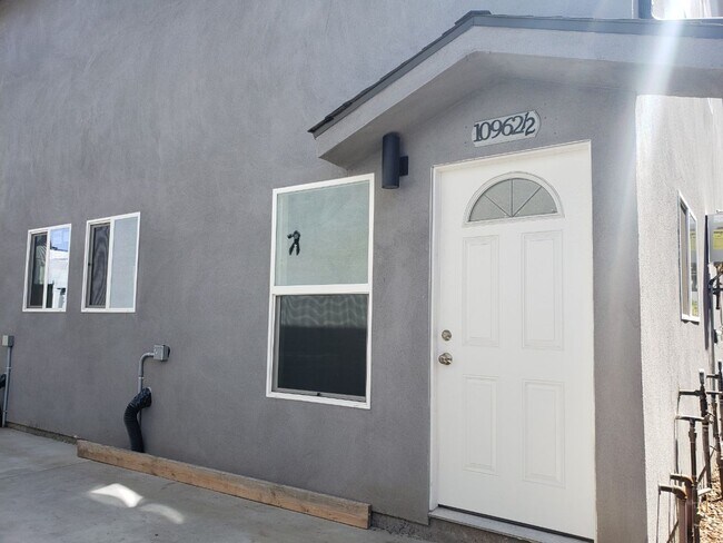 Building Photo - 10960 Avalon Blvd